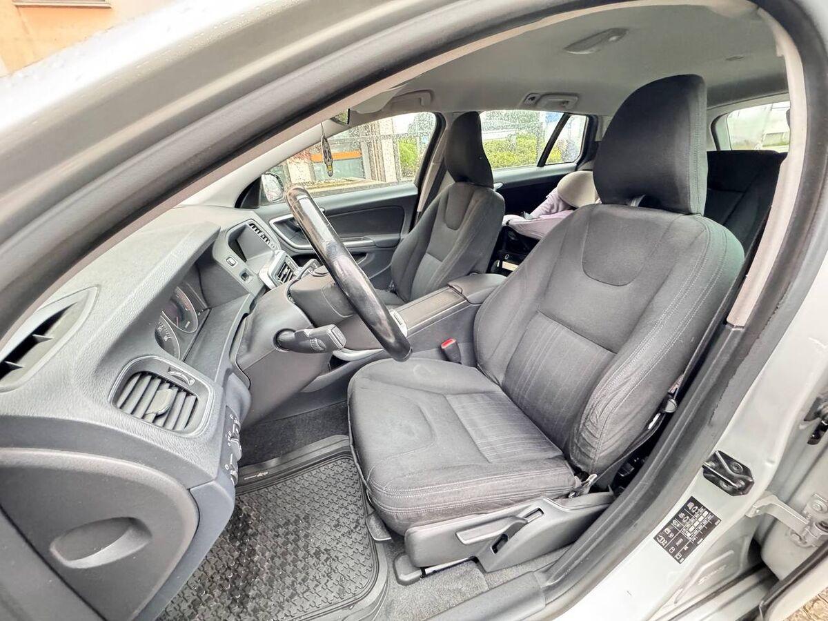 Volvo V60 I 2010 V60 2.0 D3 Summum