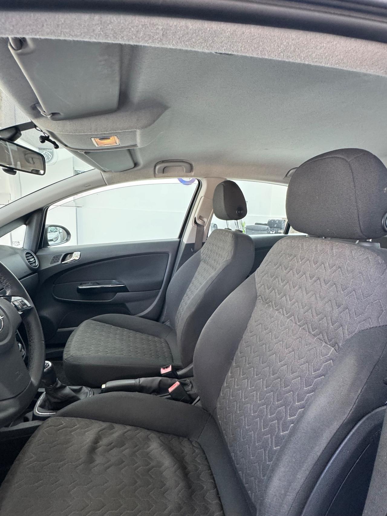 Opel Corsa 1.2 5 porte Sport