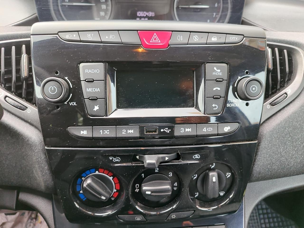 Lancia Ypsilon 1.0 HYBRID SILVER 70CV