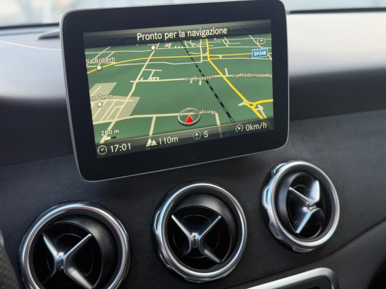 Mercedes-benz GLA 200d Premium AMG LINE!