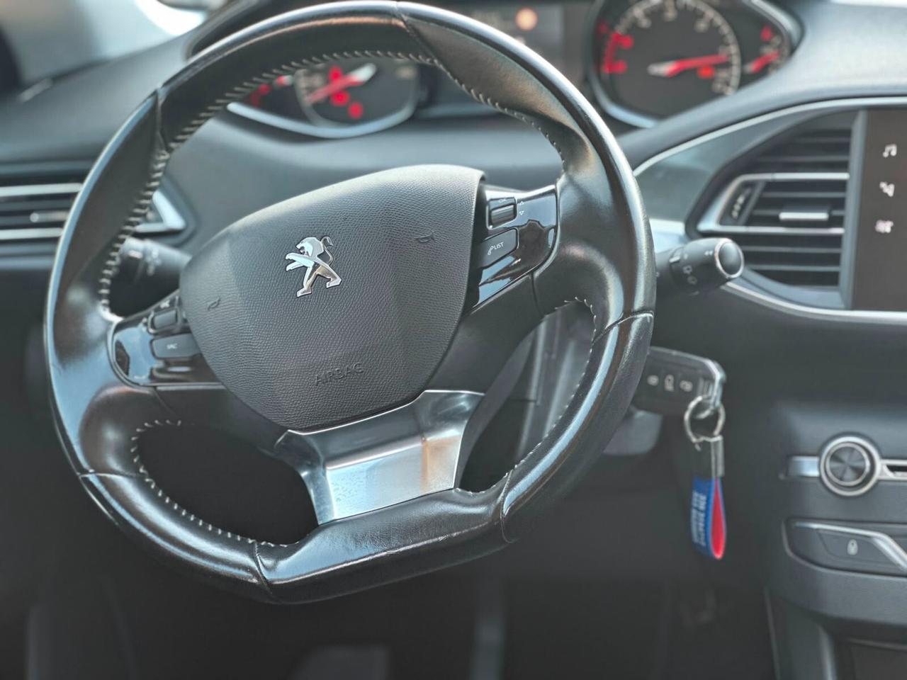 Peugeot 308 Berlina 1.5 130CV Allure
