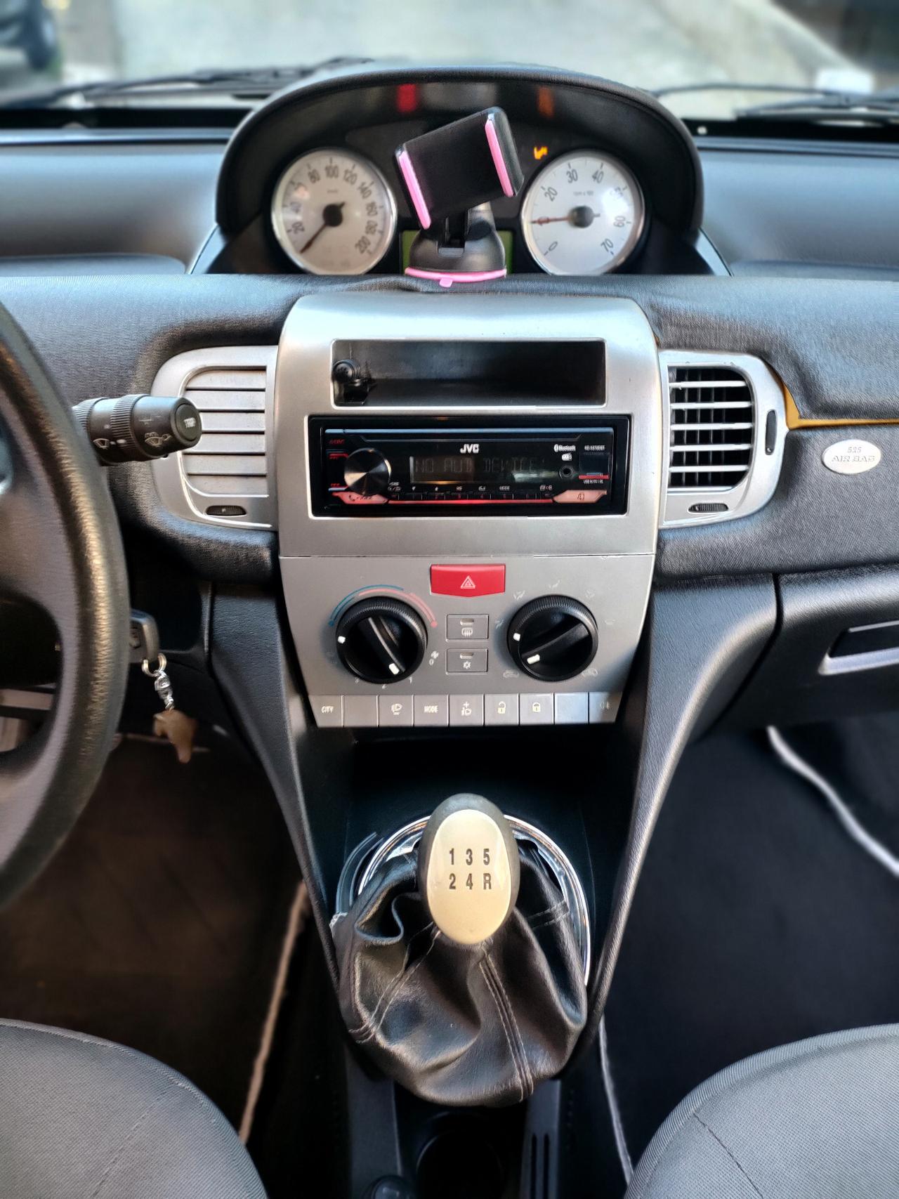 Lancia Ypsilon 1.2 8v Platino