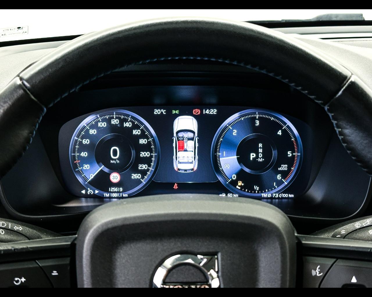 VOLVO XC40 (2017-->) - XC40 D3 Geartronic Momentum Core