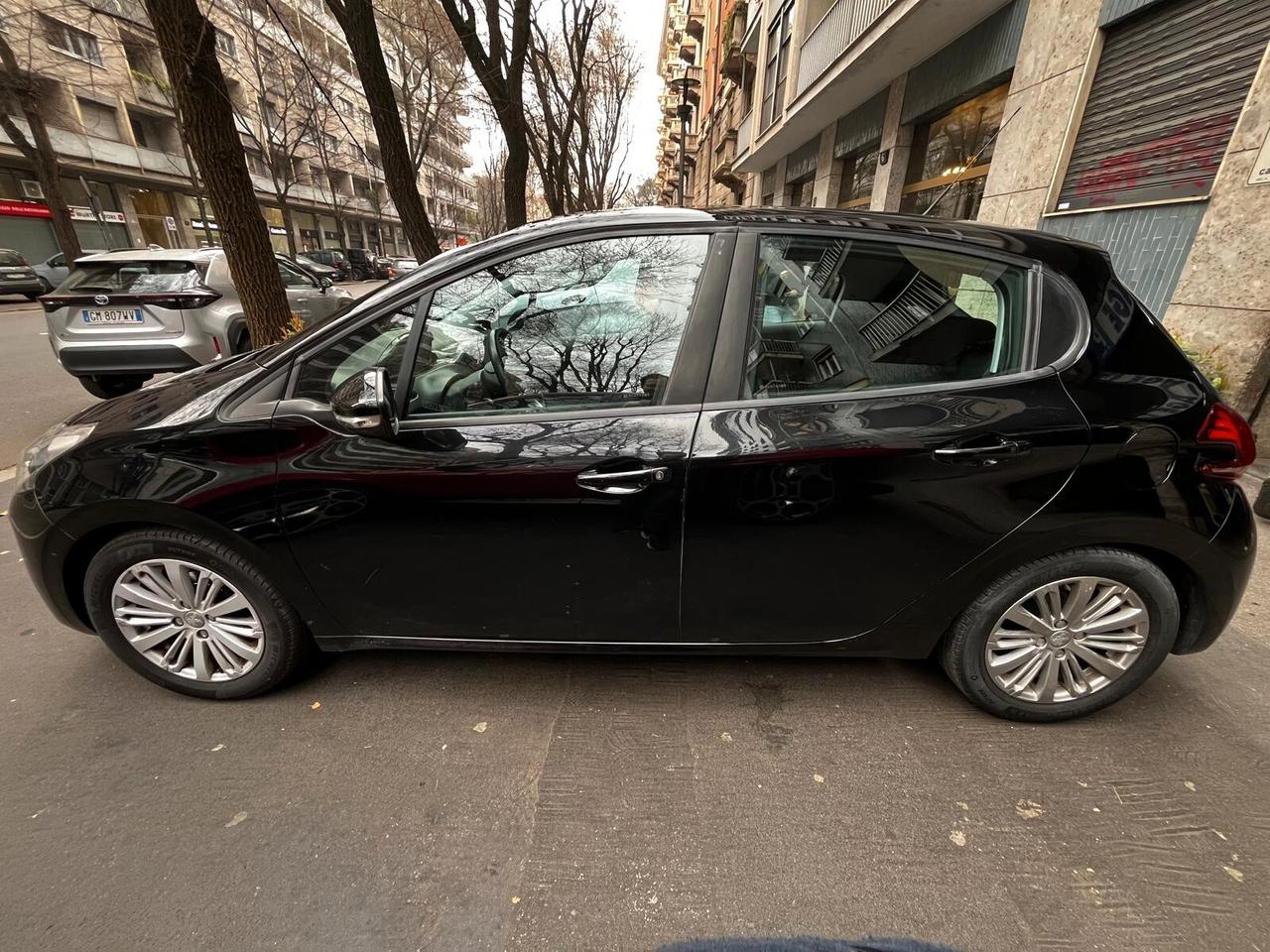 Peugeot 208 PureTech 82 5 porte Allure