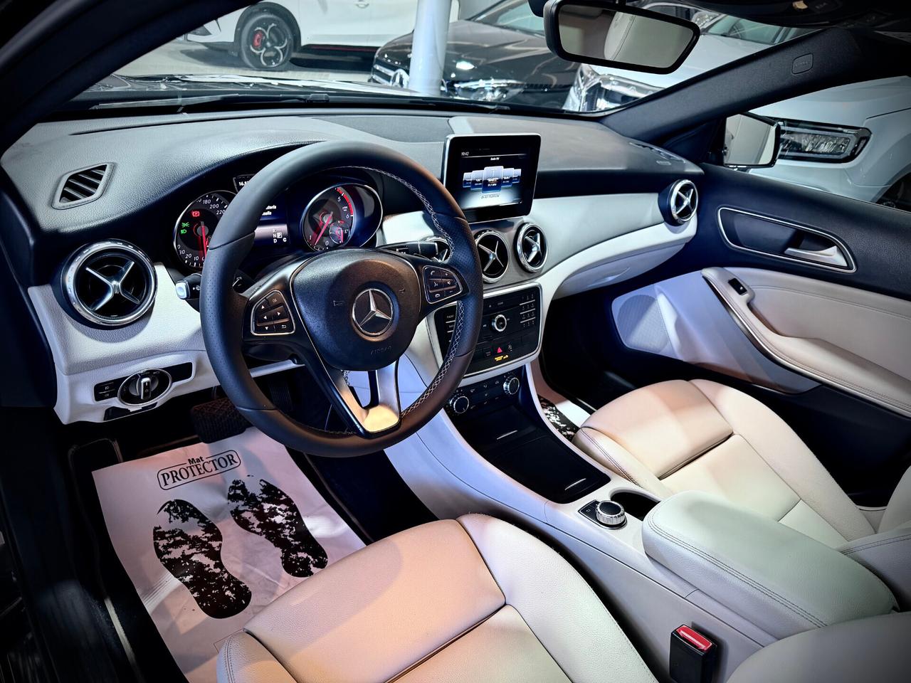 Mercedes-Benz GLA 200d 136CV Executive Tetto Apribile