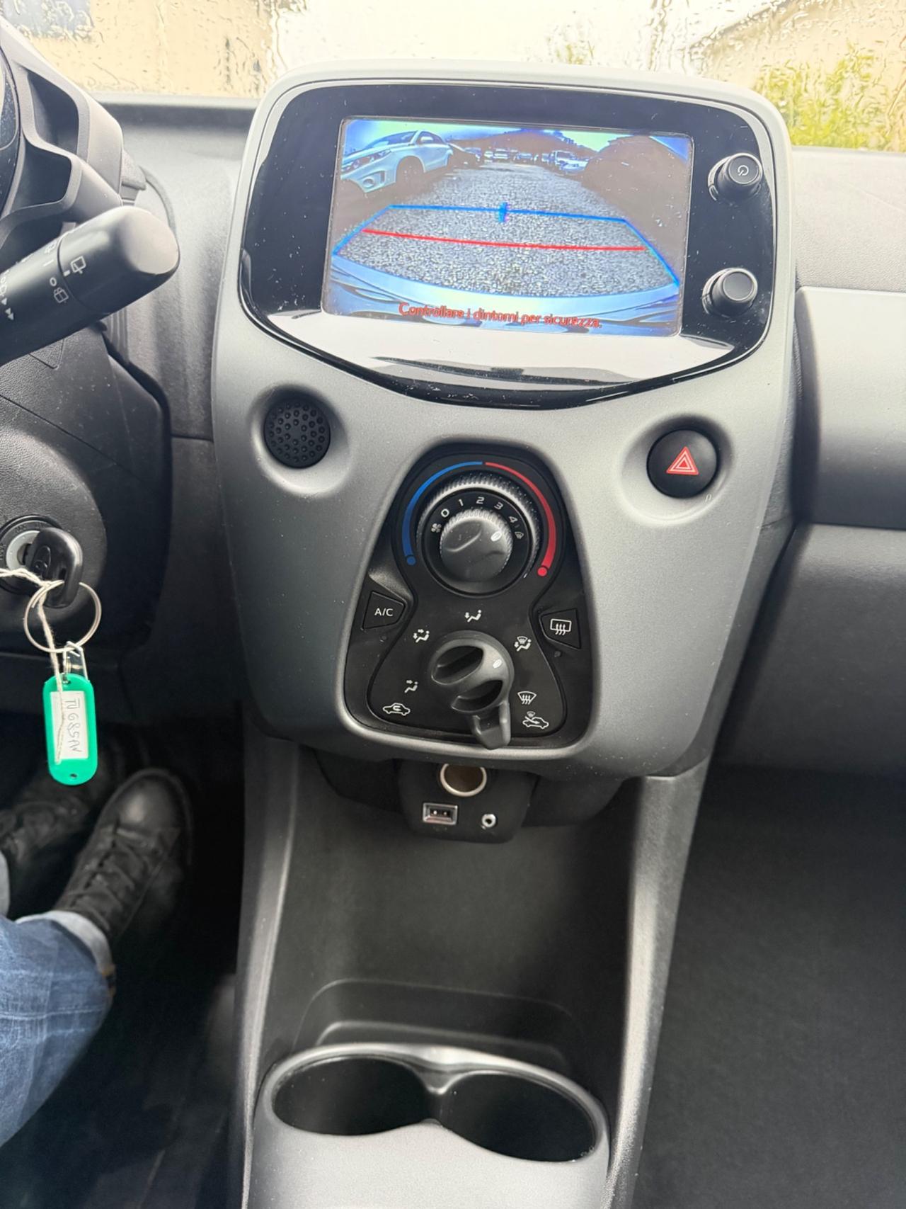 Toyota Aygo Connect 1.0 VVT-i 72 CV 5 porte x-cite solo 27000 km