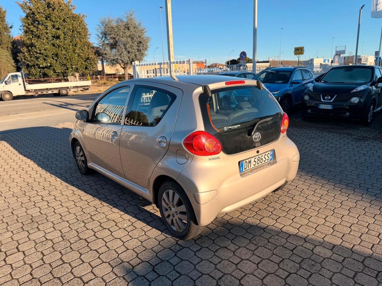 Toyota Aygo 1.0 12V VVT-i 5 porte Sol