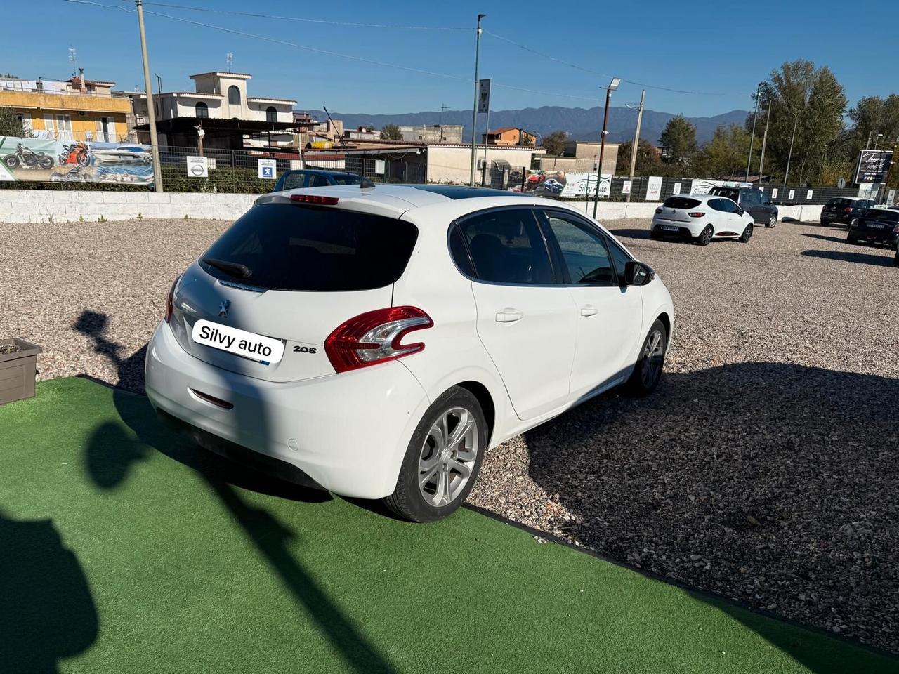 Peugeot 208 1.4 HDi 68 CV 5 porte Allure