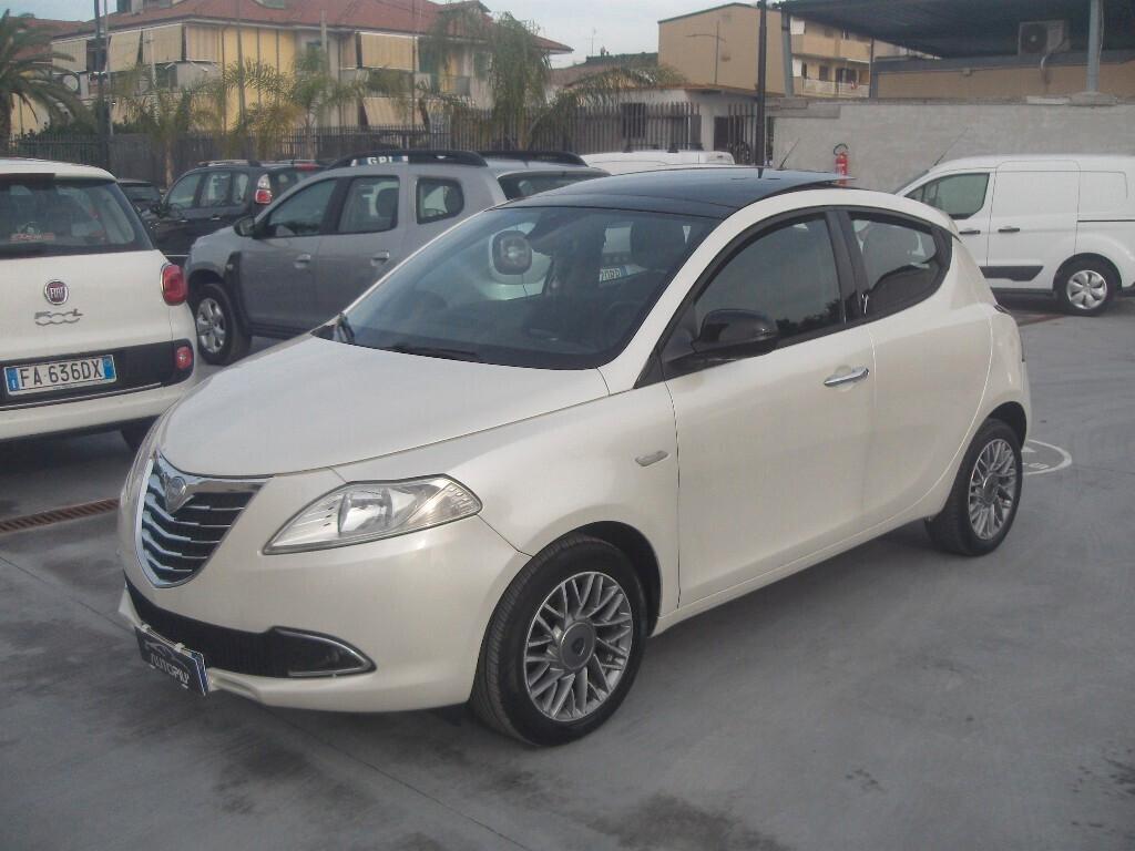 Lancia Ypsilon 1.2 69 CV Platinum + TETTO APRIBILE