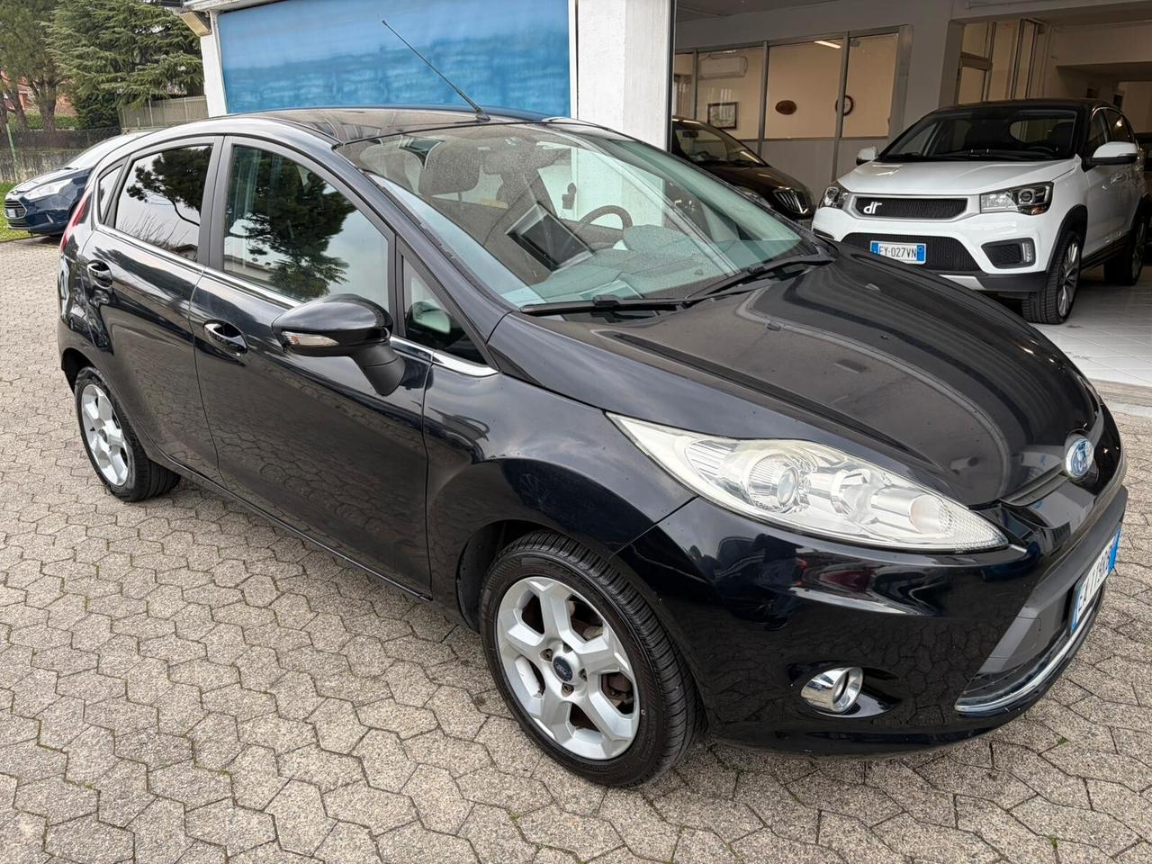 Ford Fiesta 1.4 5 porte Bz.- GPL Titanium*NEOPATENTATI