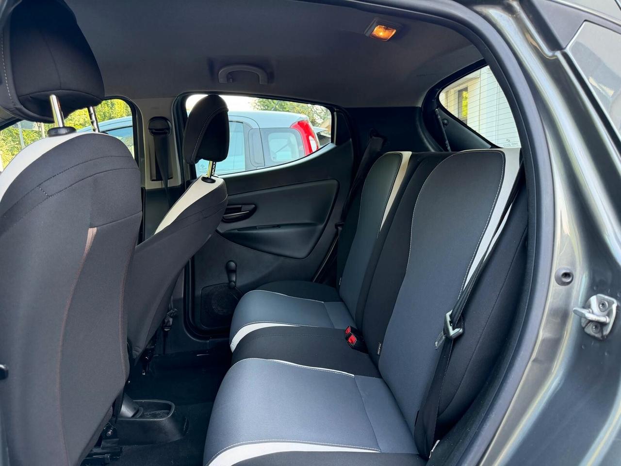 Lancia Ypsilon 1.2 69 CV 5 porte Platinum