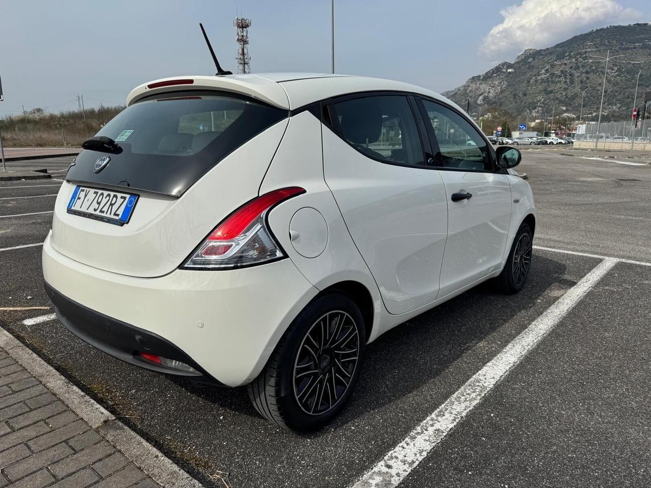 Lancia Ypsilon 1.2 5 porte GPL Platinum ok neopatentati