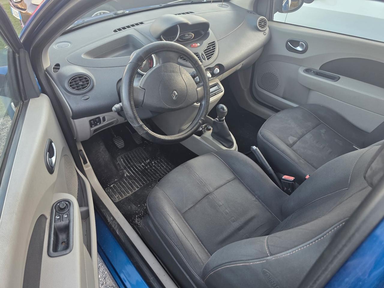 Renault Twingo 12 benzina neopatentati