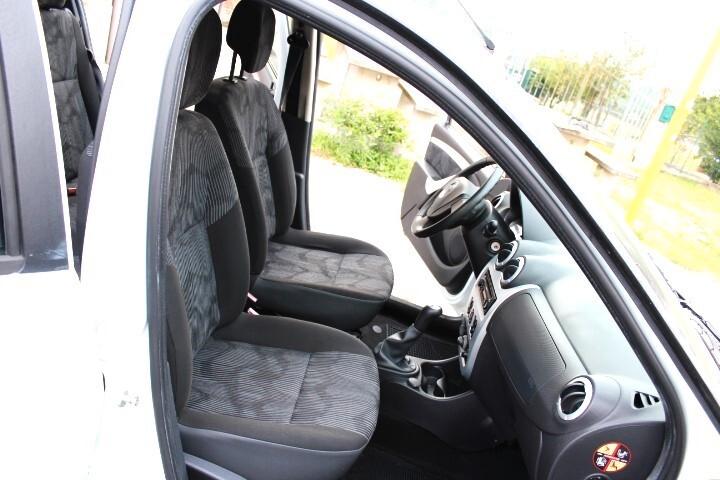 Dacia Sandero 1.2 16V Lauréate NEOPATENTATI CLIMATIZZATA PNEUMATICI MICHELINE ALPIN