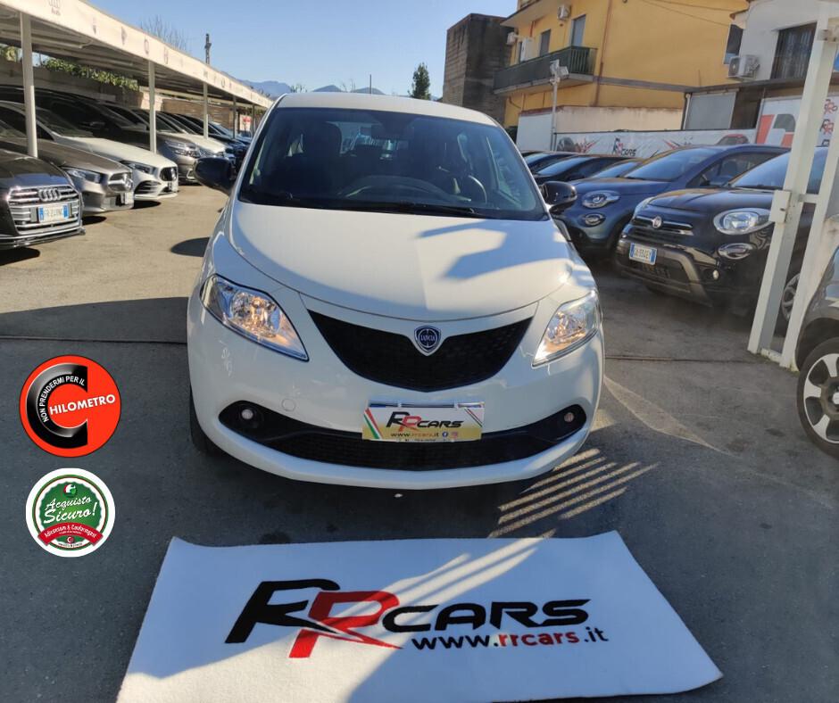 Lancia Ypsilon 1.0 S&S Hybrid Ecochic Silver