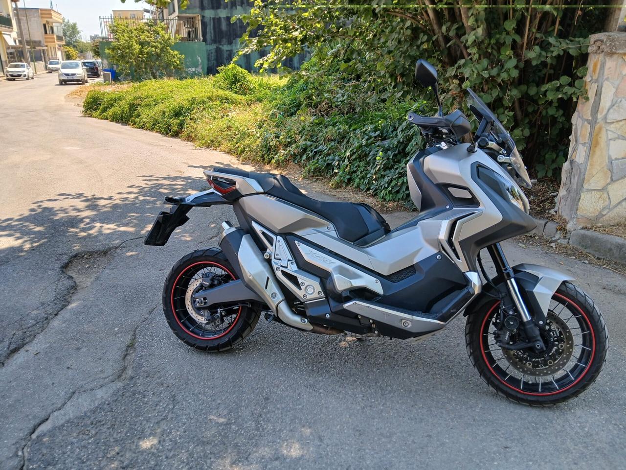 Honda X-ADV 750 anno 2019 ... 18 mila km