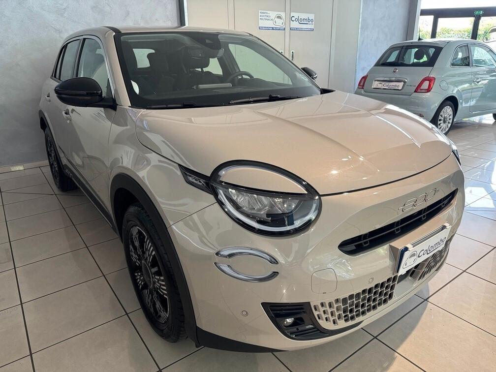 Fiat 600 1.2 hybrid 145cv auto Led Navi Cam App conn 17"
