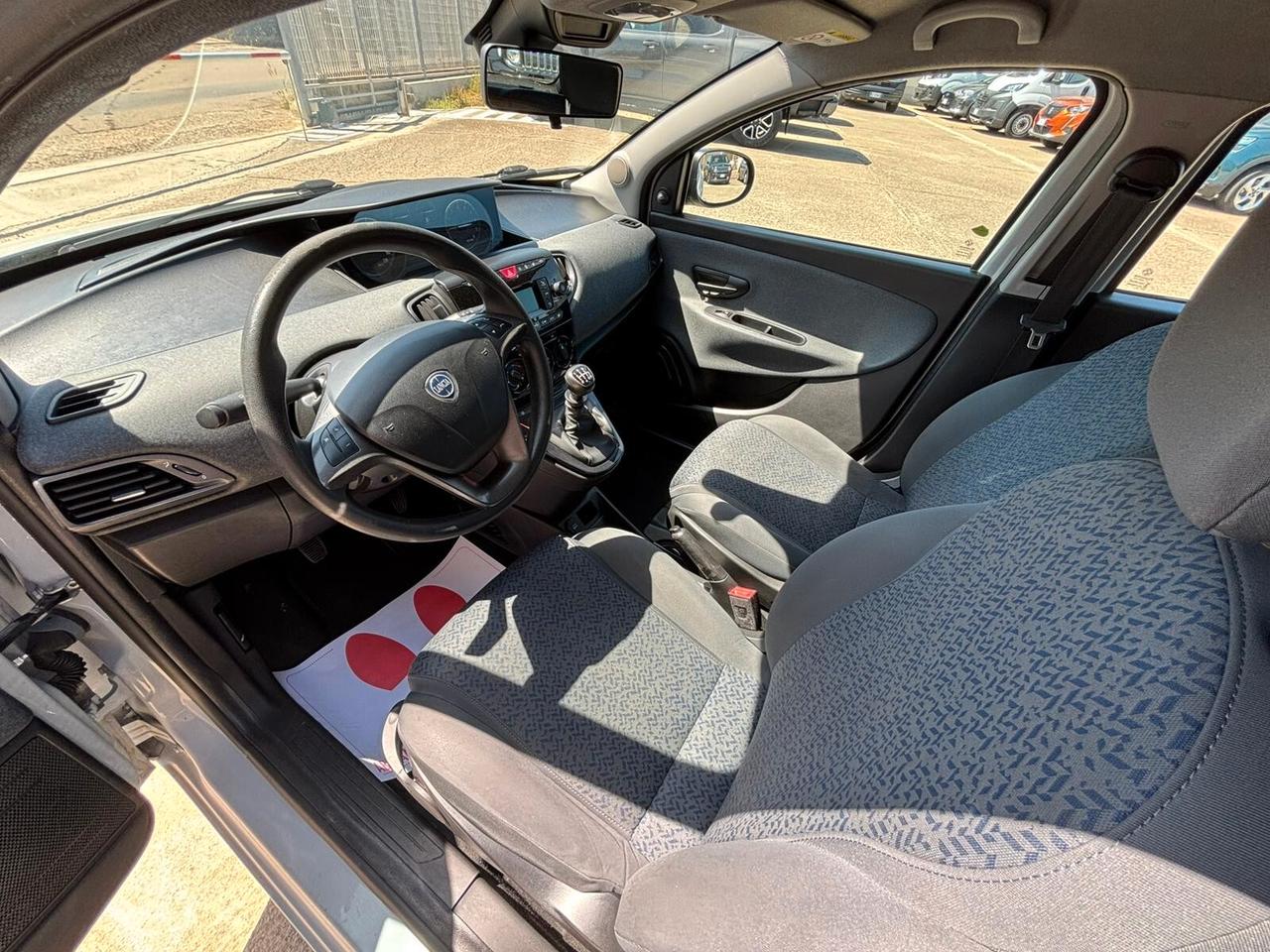 Lancia Ypsilon 1.0 FireFly 5 porte S&S Hybrid Ecochic Silver