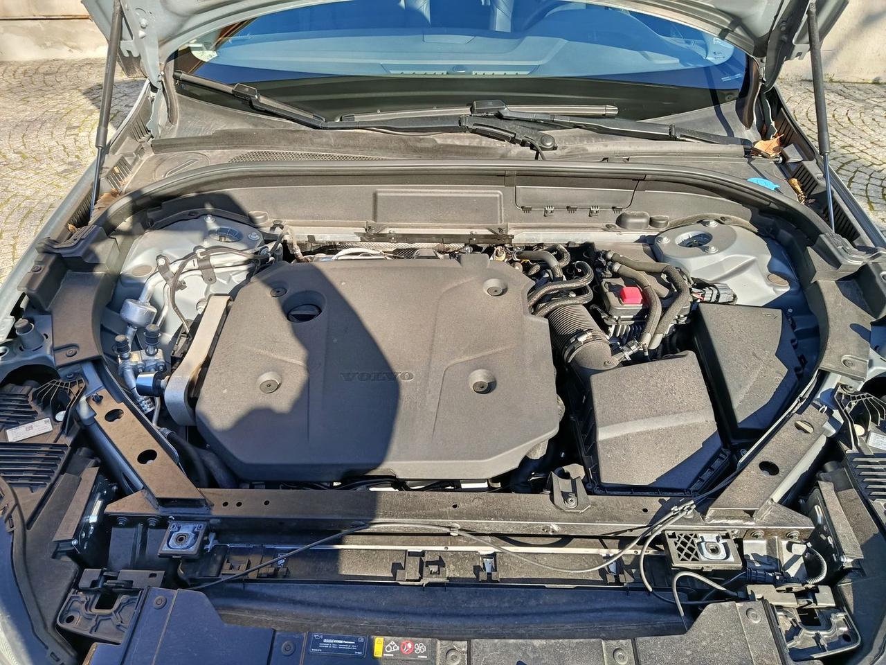 Volvo XC 60 Plus Dark 2.0 B4 MHEV #9159