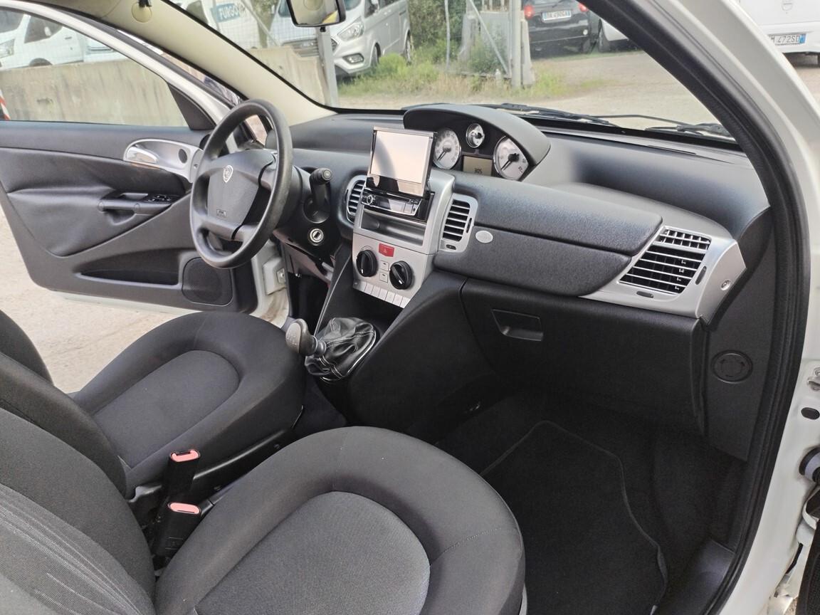 Lancia Ypsilon 1.2 8v Fire 97000km euro 5 2011