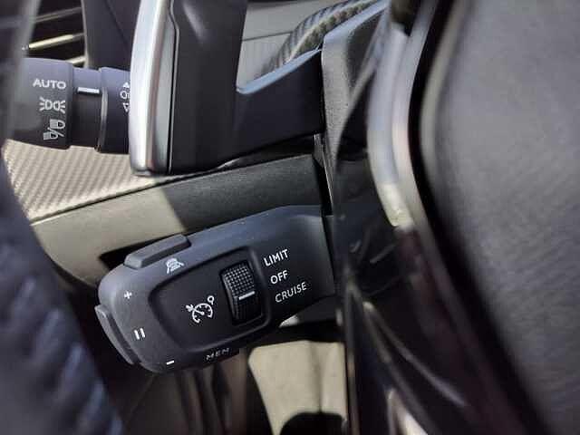 Peugeot 2008 Hybrid 145 e-DCS6 Allure *KM Ø*