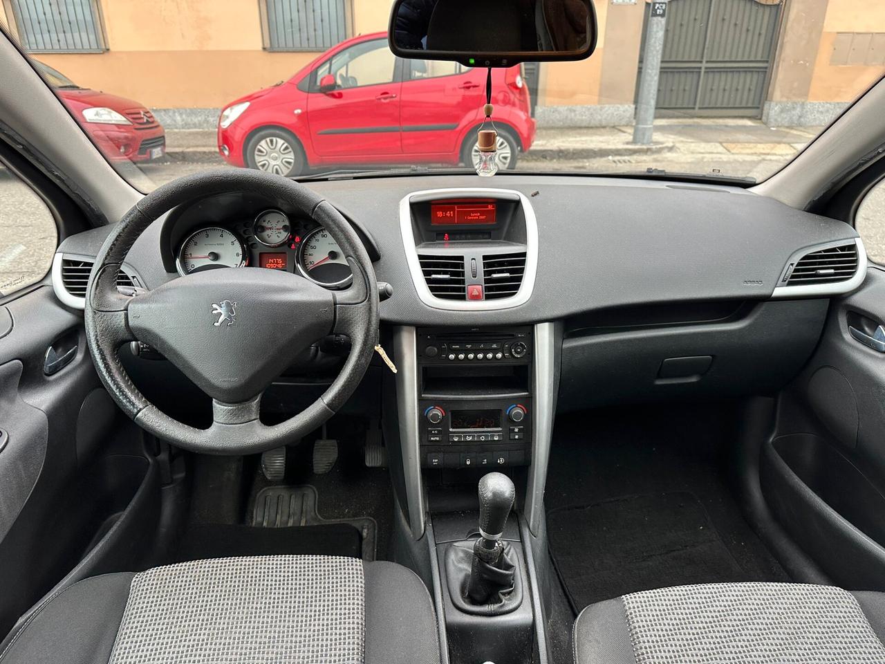 Peugeot 207 1.4 8V 75CV 5p. X Line