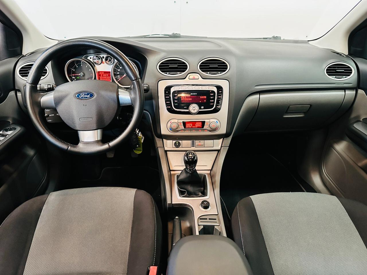 Ford Focus 1.6 (115CV) 5p. Bz.- GPL Titanium