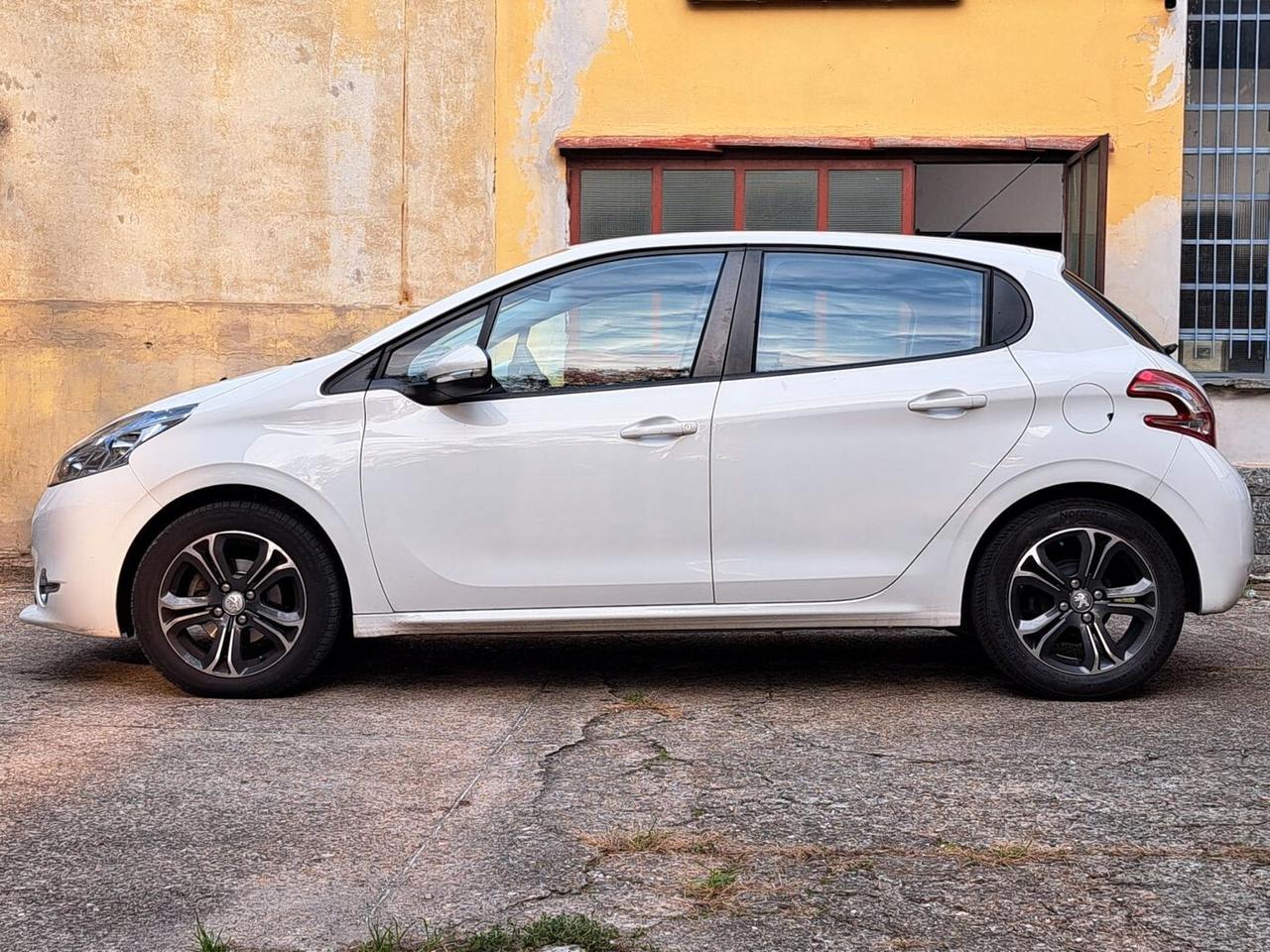Peugeot 208 PureTech 82 5 porte Allure LEGGERE DESCRIZIONE