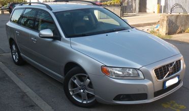 Volvo V70 2.4 D Momentum-unipro-leggi bene