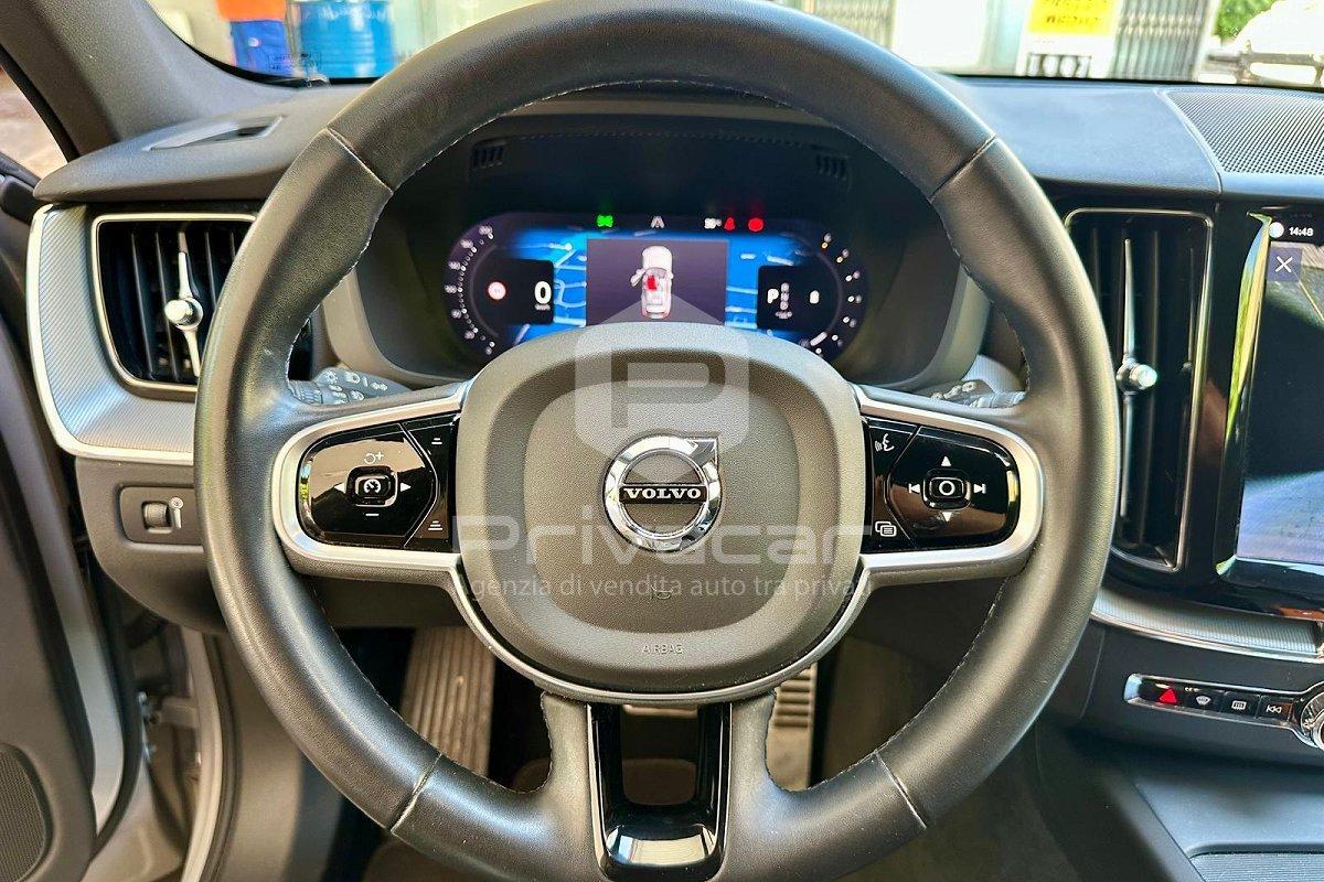 VOLVO XC60 B4 (d) AWD automatico Ultimate Dark