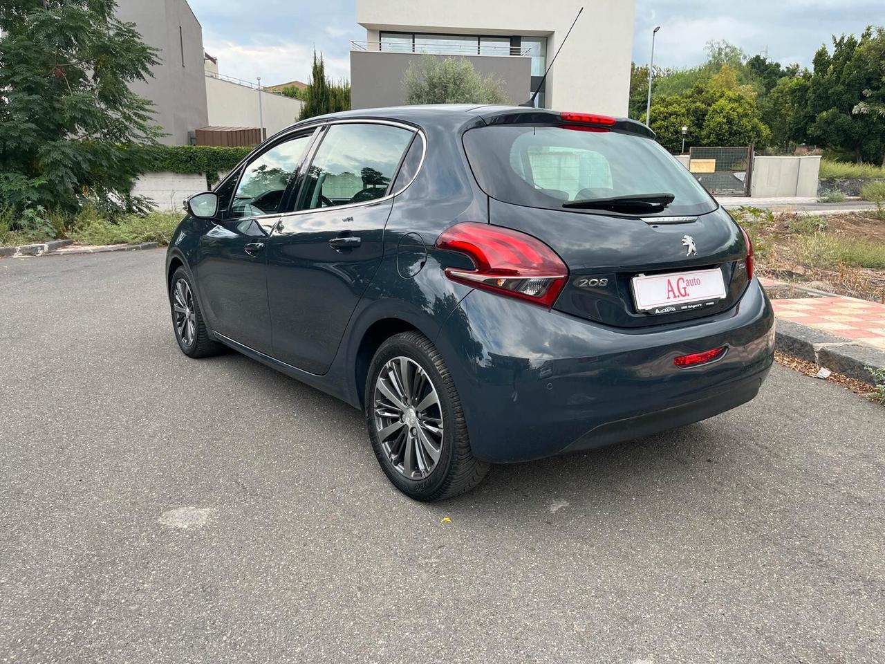 Peugeot 208 PureTech 82 5 porte Allure