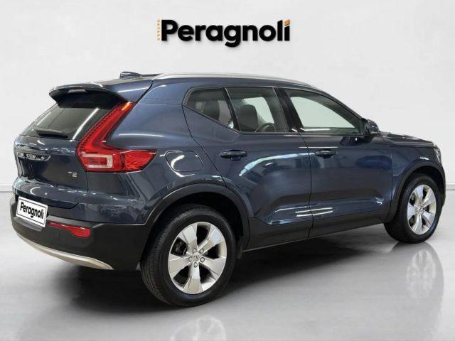 VOLVO XC40 T2 MOMENTUM CORE AUTOMATICA