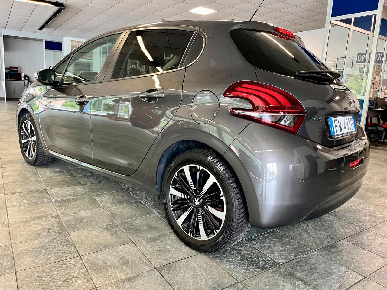 Peugeot 208 PureTech 82 Stop&Start 5 porte Signature
