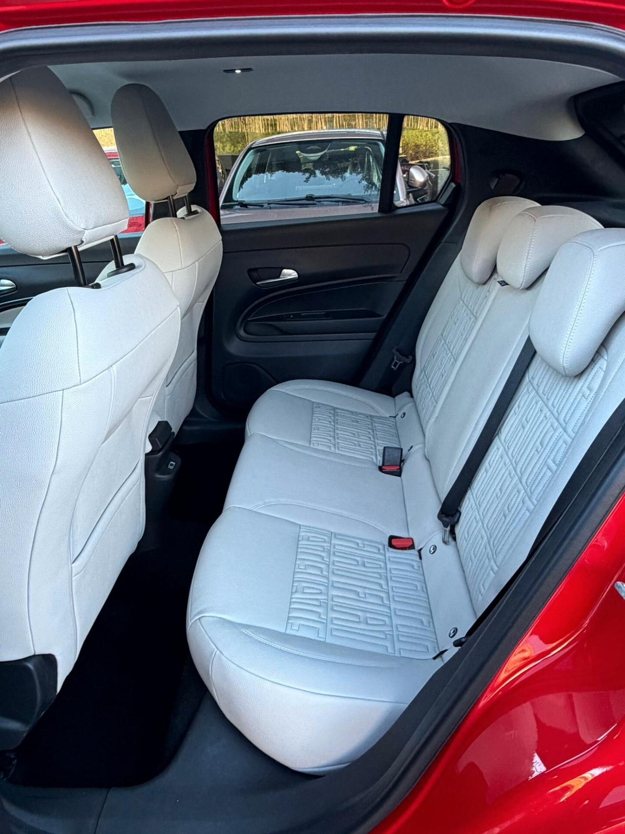 Fiat 600 Hybrid 100 CV DCT MHEV La Prima