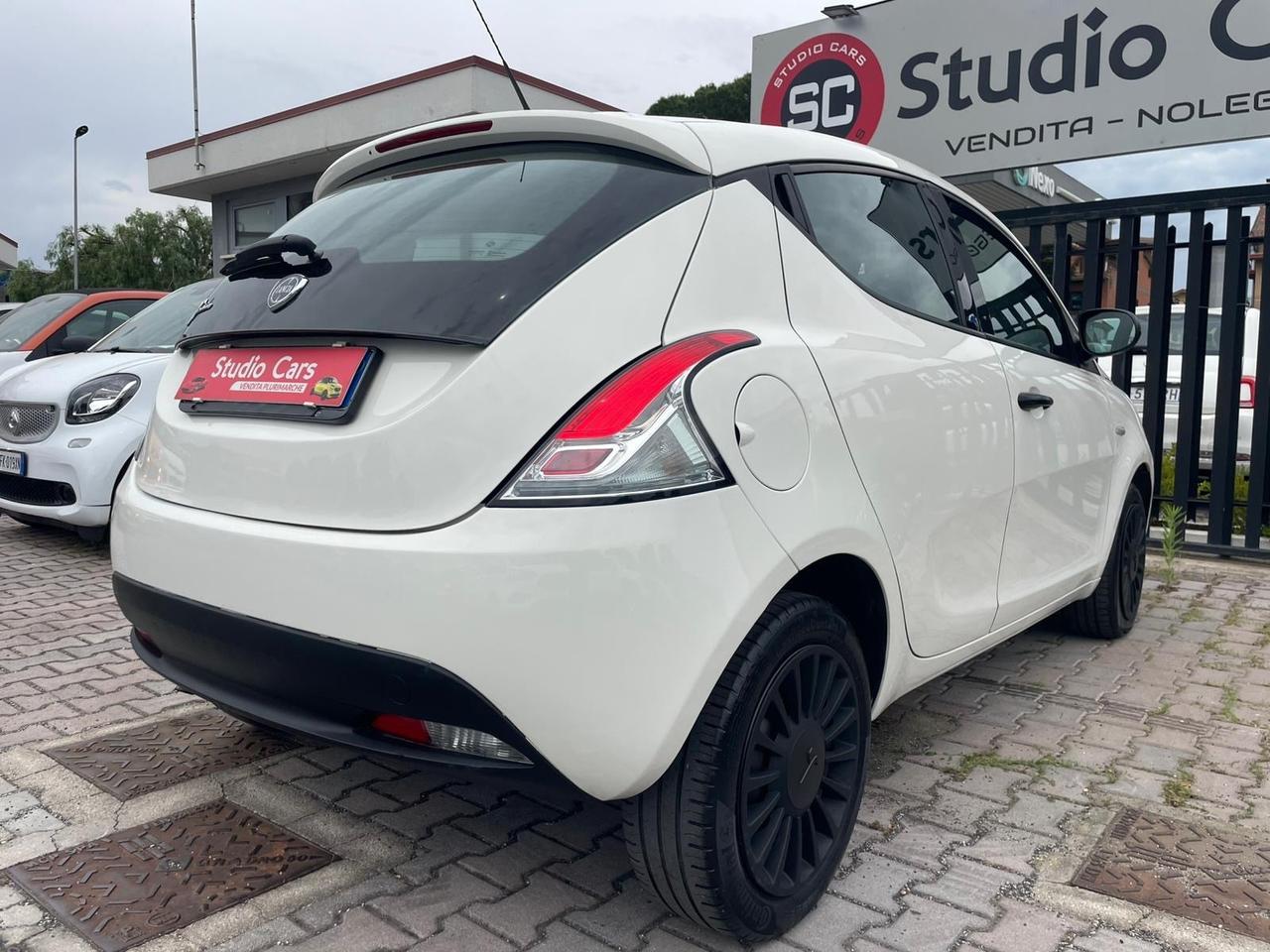 Lancia Ypsilon 1.2 69 CV 5 porte Elefantino Blu