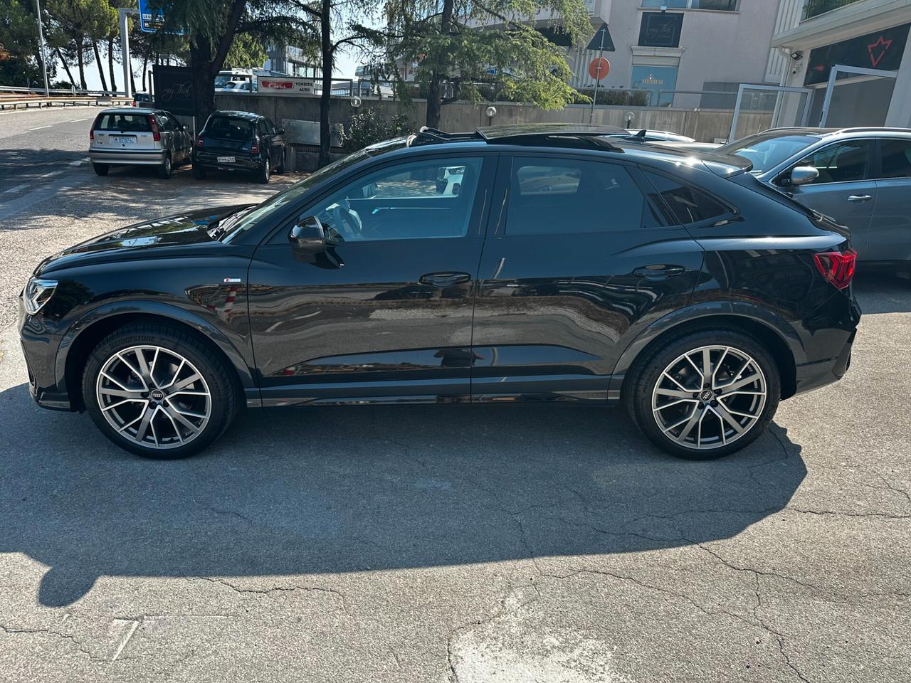 Audi Q3 SPORTBACK 35 TDI QUATTRO S LINE / PANORAMA / R20 / MATRIX