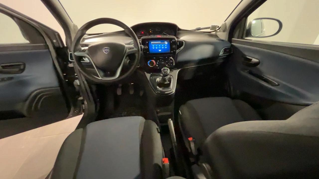 Lancia Ypsilon 1.0 FireFly 5 porte S&S Hybrid Platino