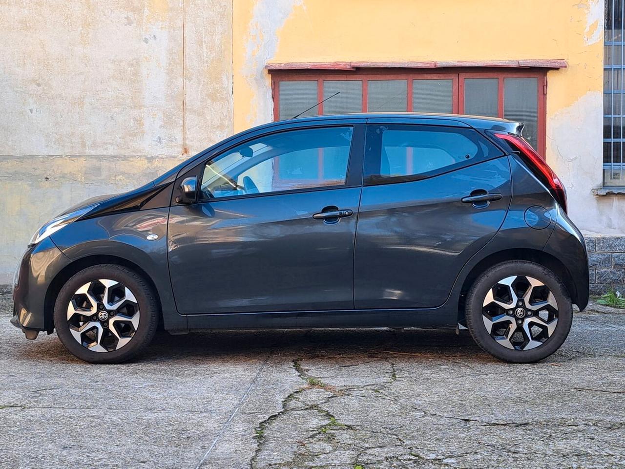 Toyota Aygo Connect 1.0 VVT-i 72 CV 5 porte x-fun MMT