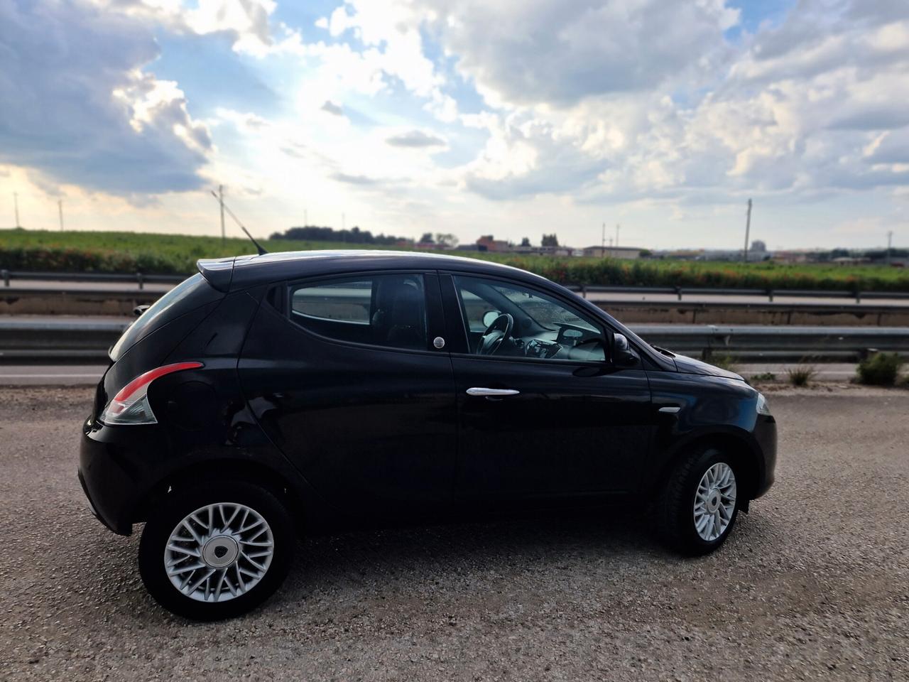 Lancia Ypsilon 0.9 TwinAir 85 CV 5 porte Metano Ecochic Gold