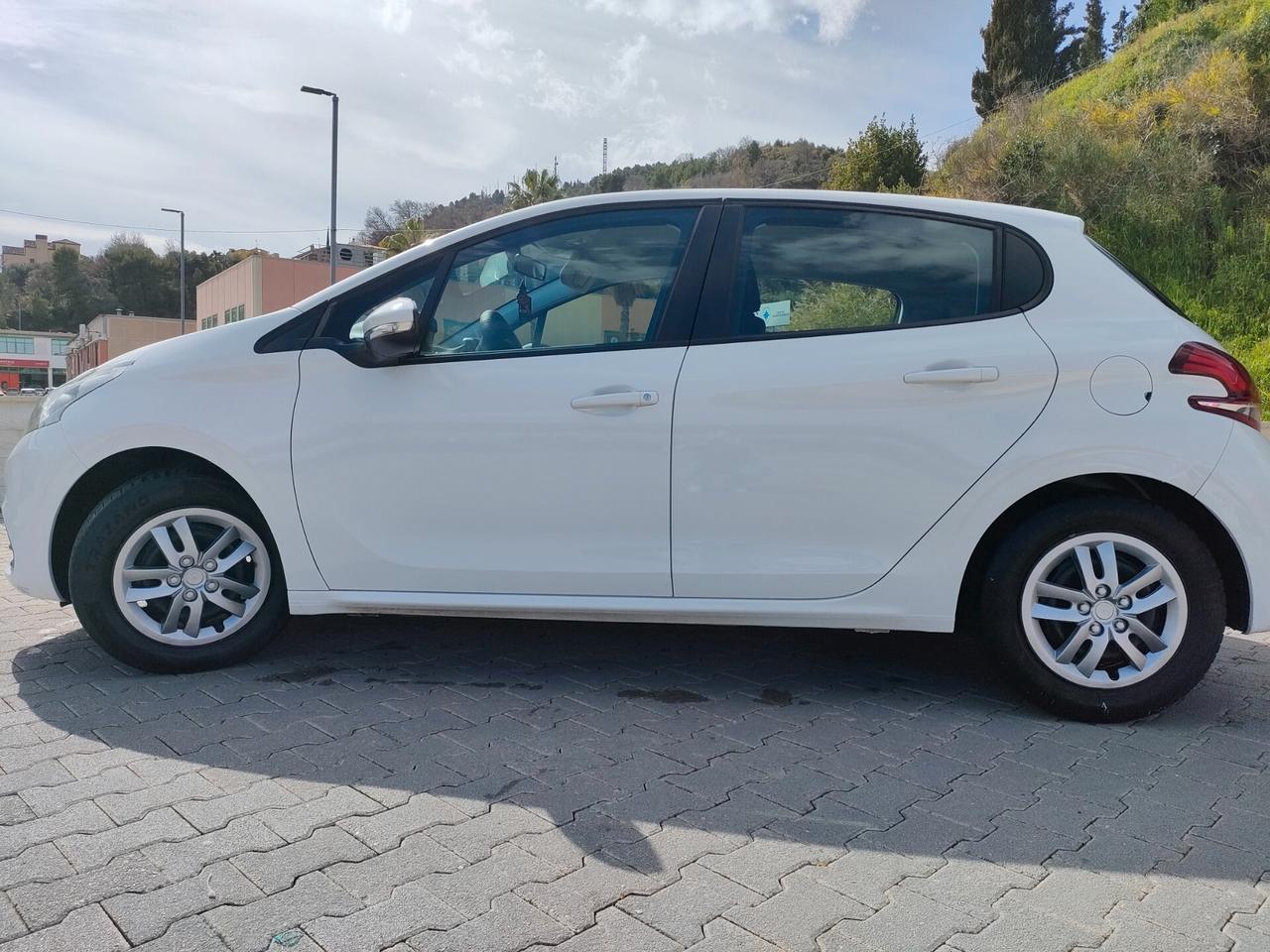 Peugeot 208 OK NEOPATENTATI