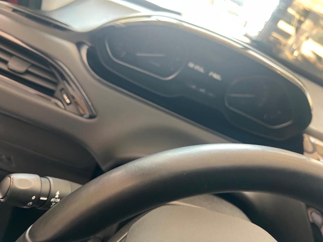 Peugeot 208 PureTech 82 5 porte ALLURE