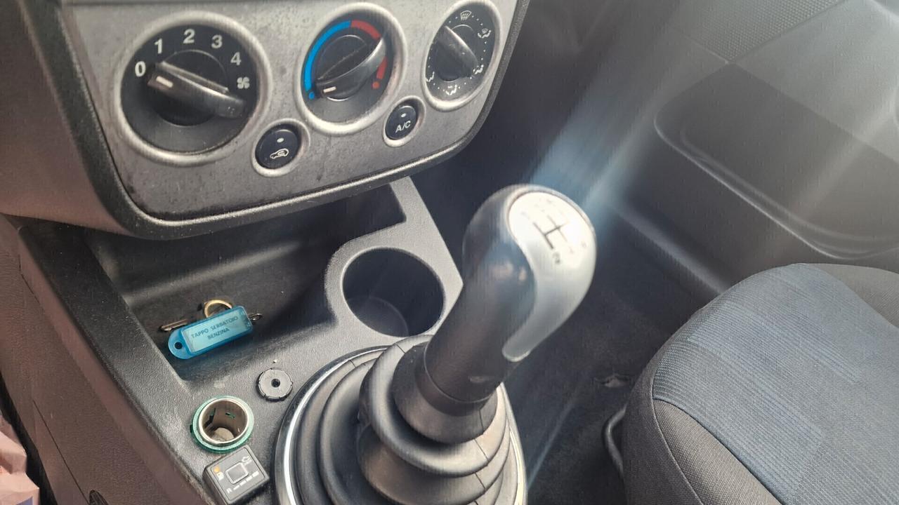 Ford Fiesta 1.2 16V 3p. Ghia "GPL"