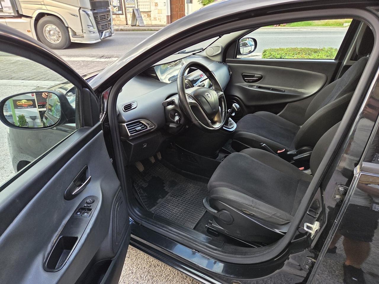 LANCIA YPSILON 1.2BENZINA/GPL 69CV OK NEOPATE-2013