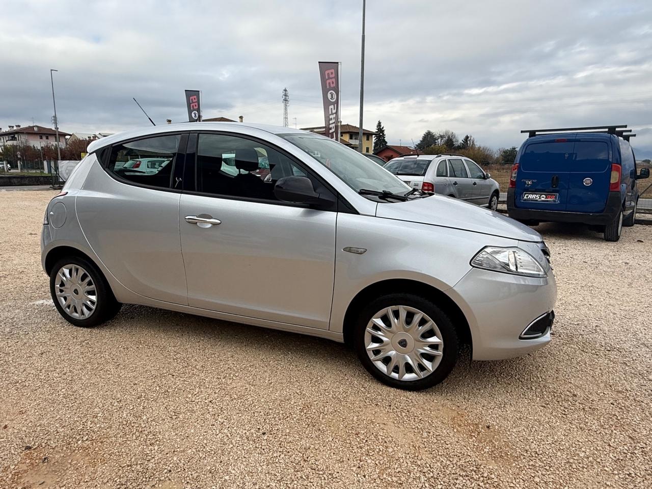 Lancia Ypsilon 1.2 69 CV 5 porte Silver