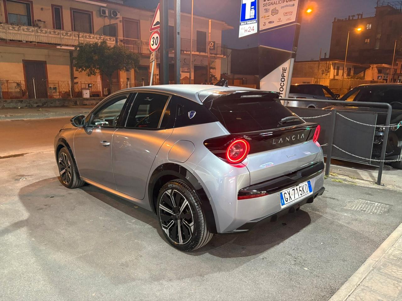 Lancia Ypsilon Hybrid e-DCT Edizione Cassina