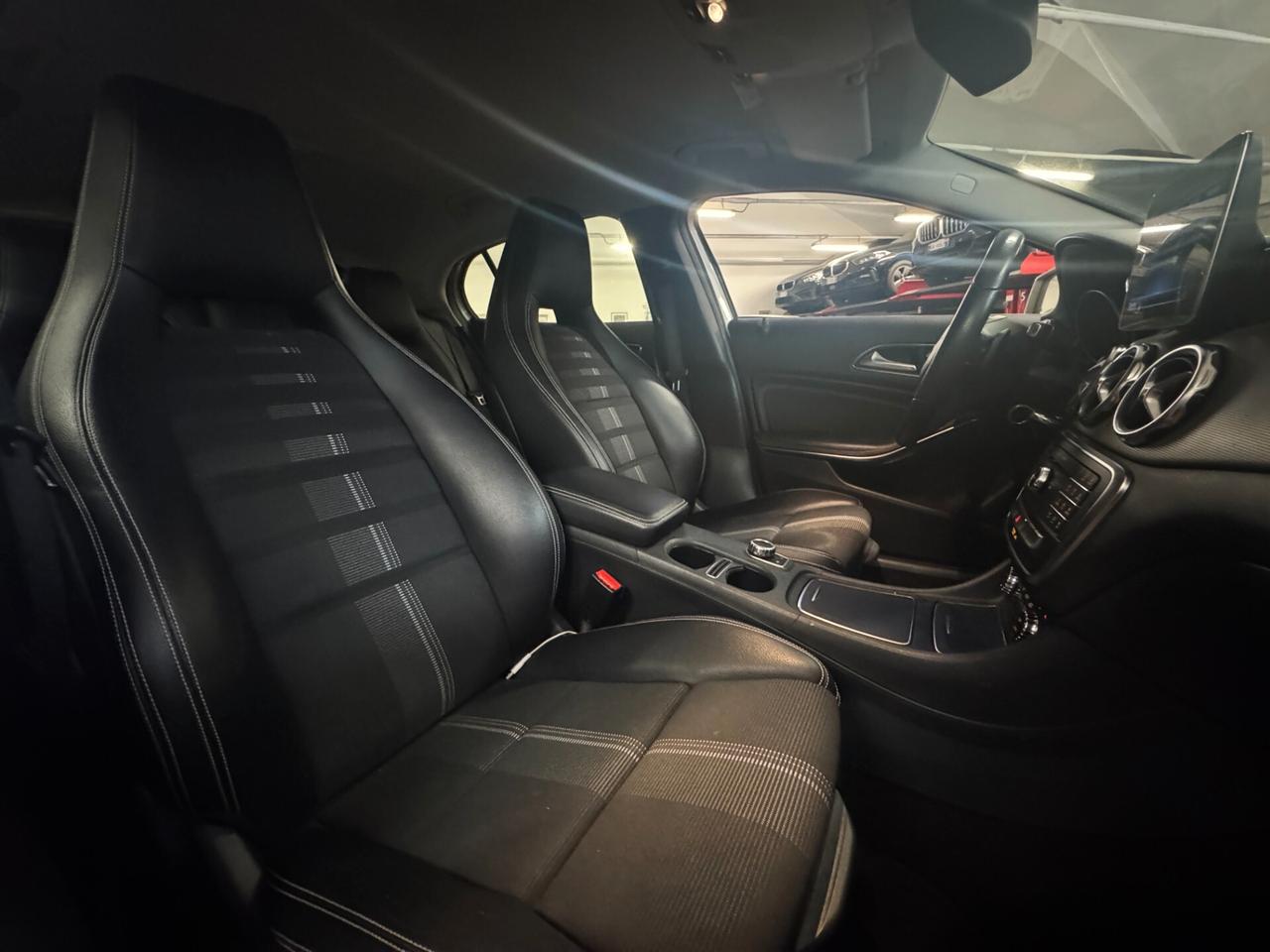 Mercedes-Benz GLA 180 180 d Sport auto UNICO PROPRIETARIO