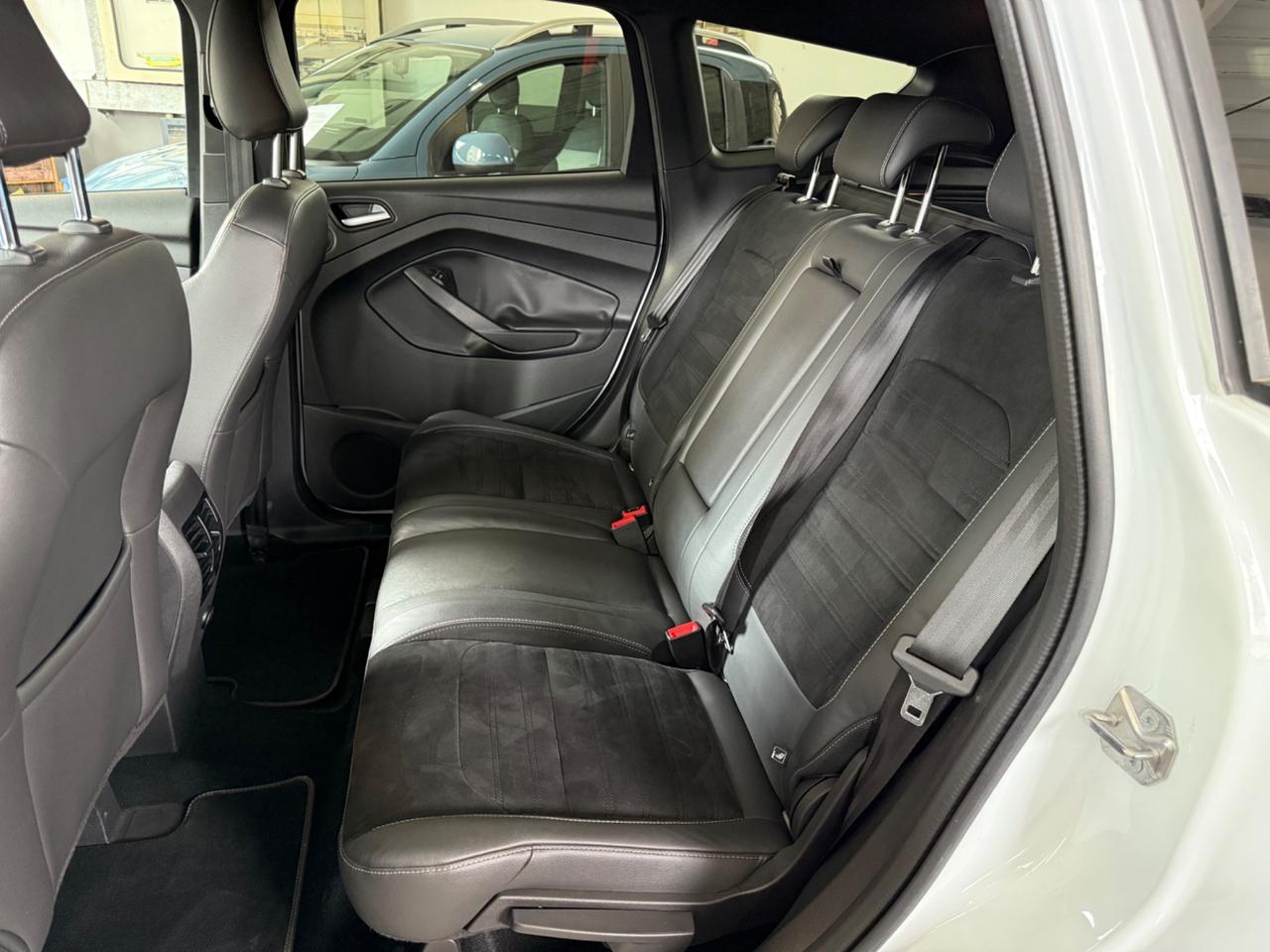 Ford Kuga 1.5 TDCI 120 CV S&S 2WD Powershift ST-Line