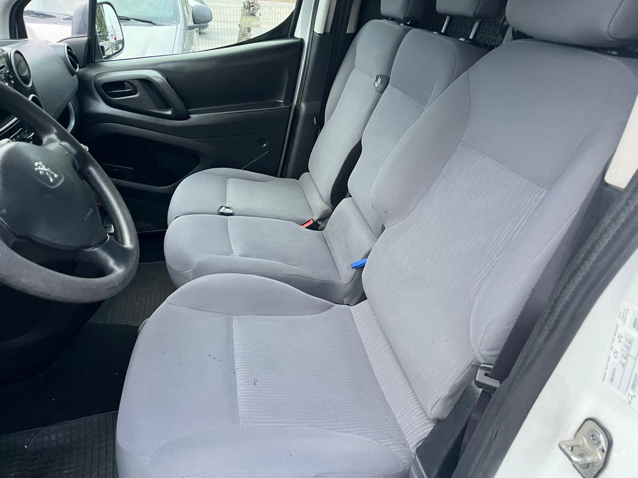 Peugeot Partner Autocarro/la portata:616KG/Euro5B con FAP/3Posti e 4Porte/