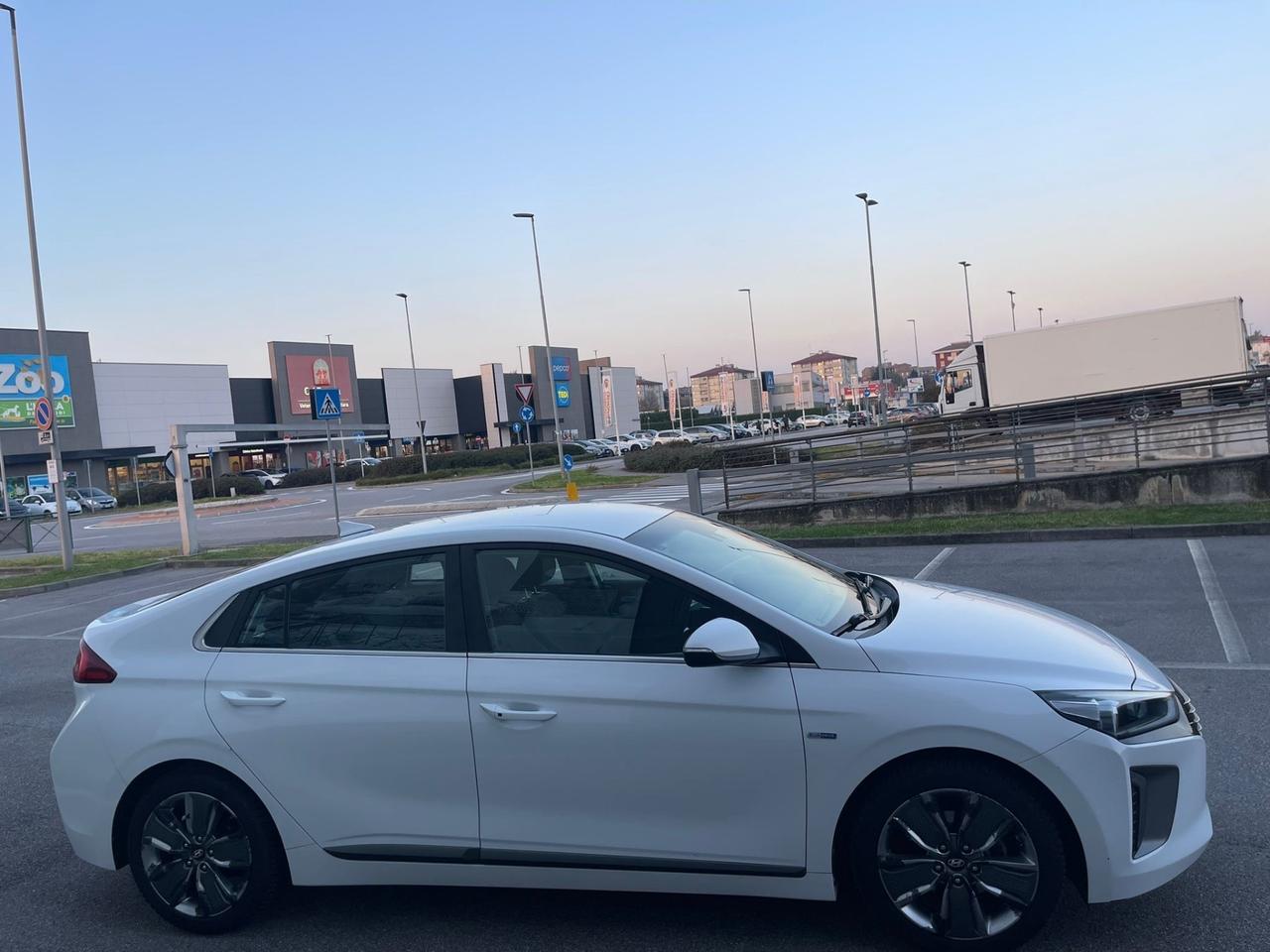 Hyundai Ioniq 1.6 Hybrid DCT Style