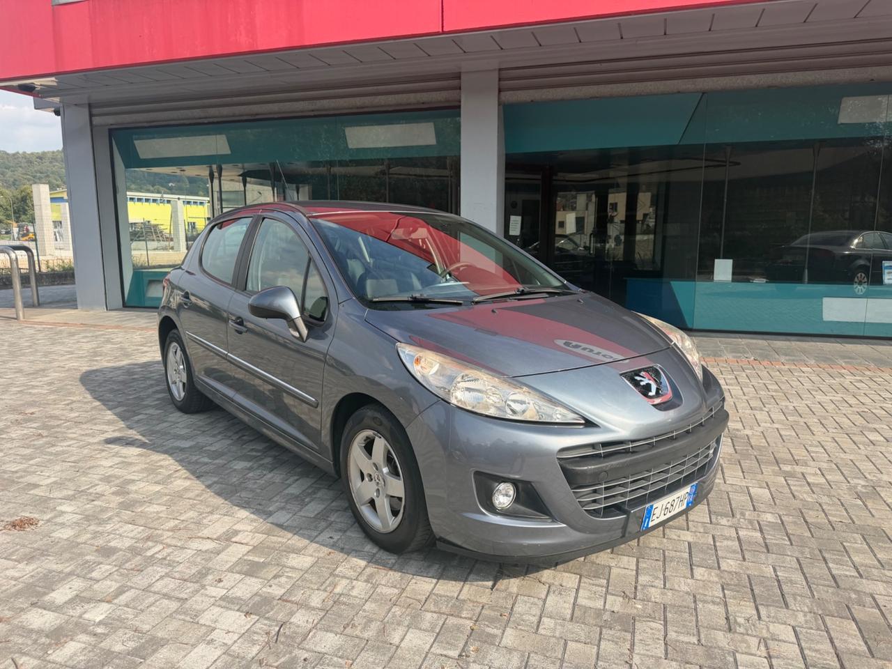 Peugeot 207 1.4 Benzina 2011 87.000KM - NEOPATENTATI